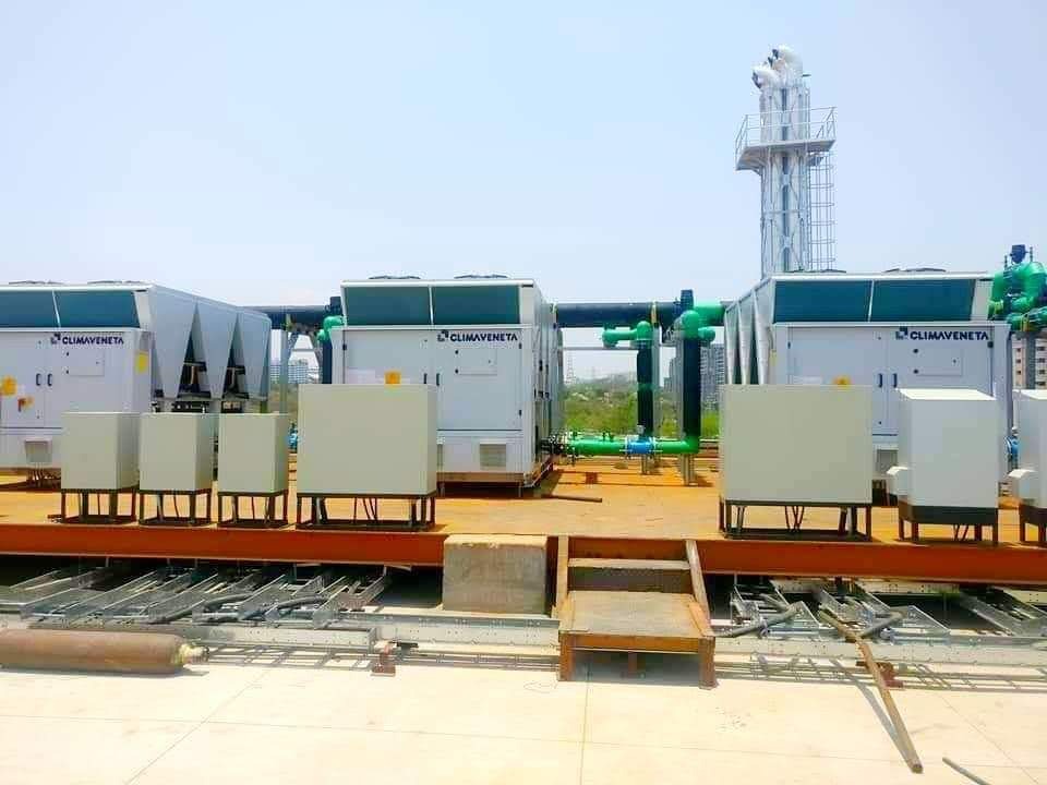 Climaveneta Air-Cooled Chiller Rooftop Installation